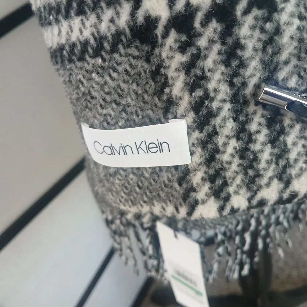 Black and White Plaid Coat Calvin Klein - Picture 7 of 7